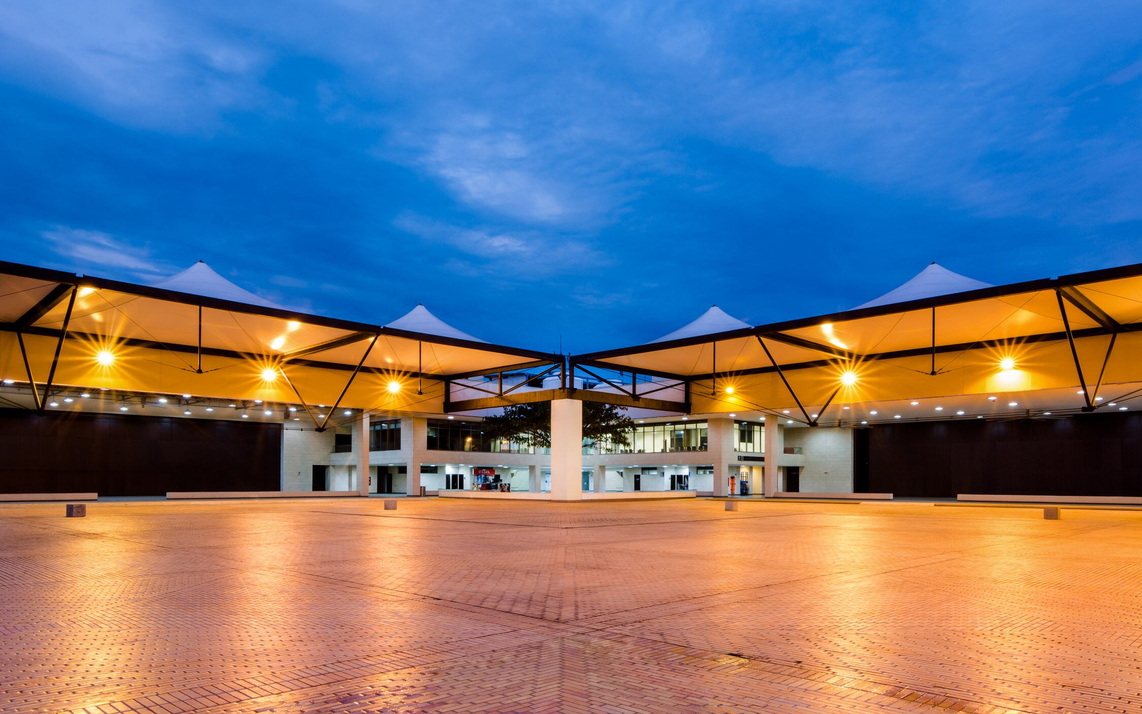 Plazoleta Cámara de Comercio.