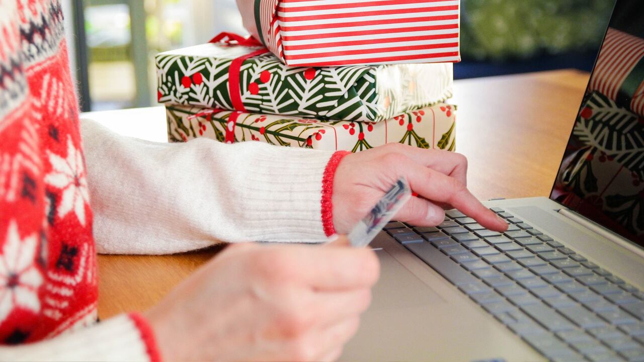 Comprar lotería online es cómodo y permite adquirir décimos desde casa, sin necesidad de desplazarse a puntos de venta físicos.