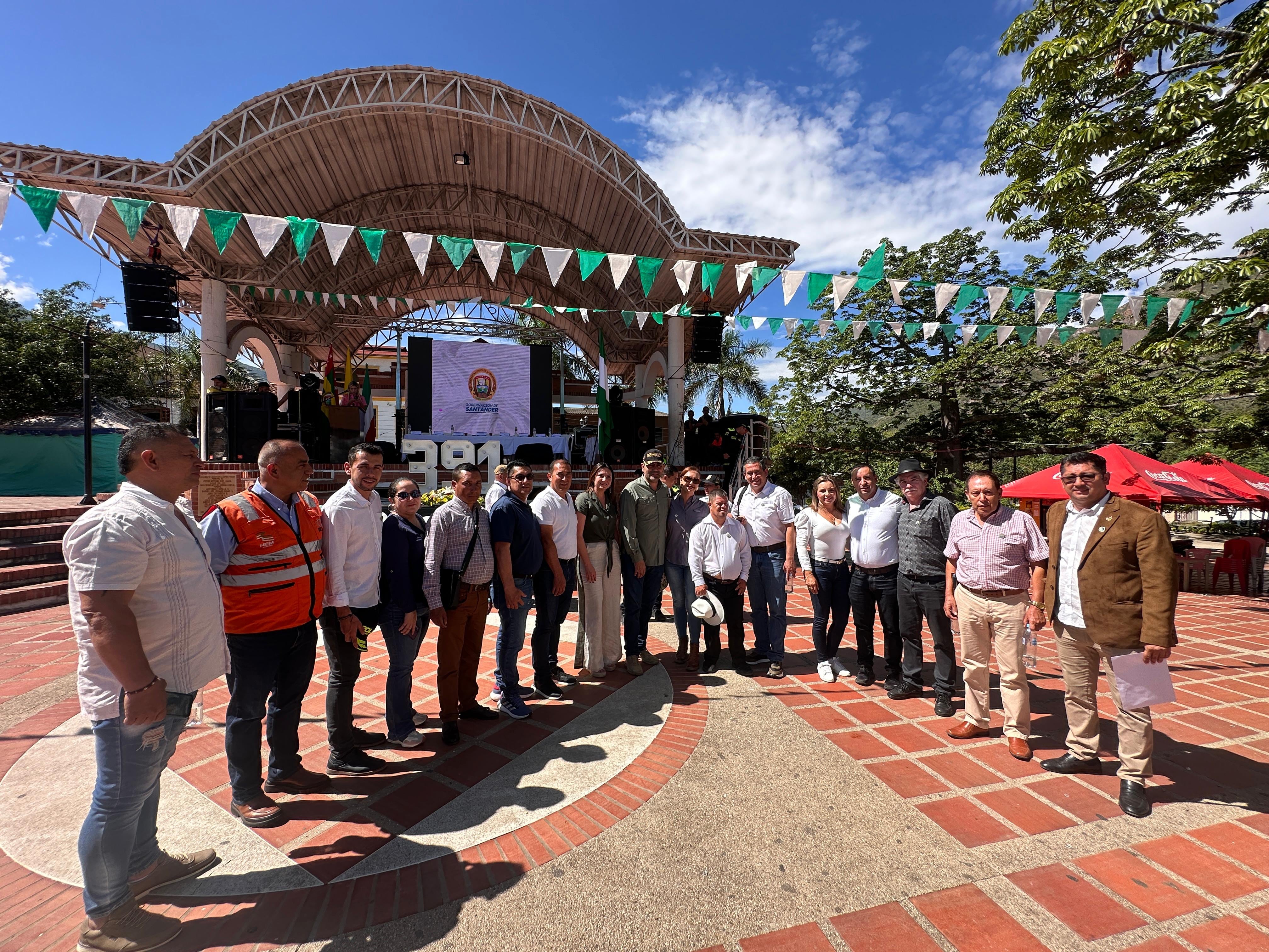 El evento convocó a distintos sectores políticos, económicos y gremiales.