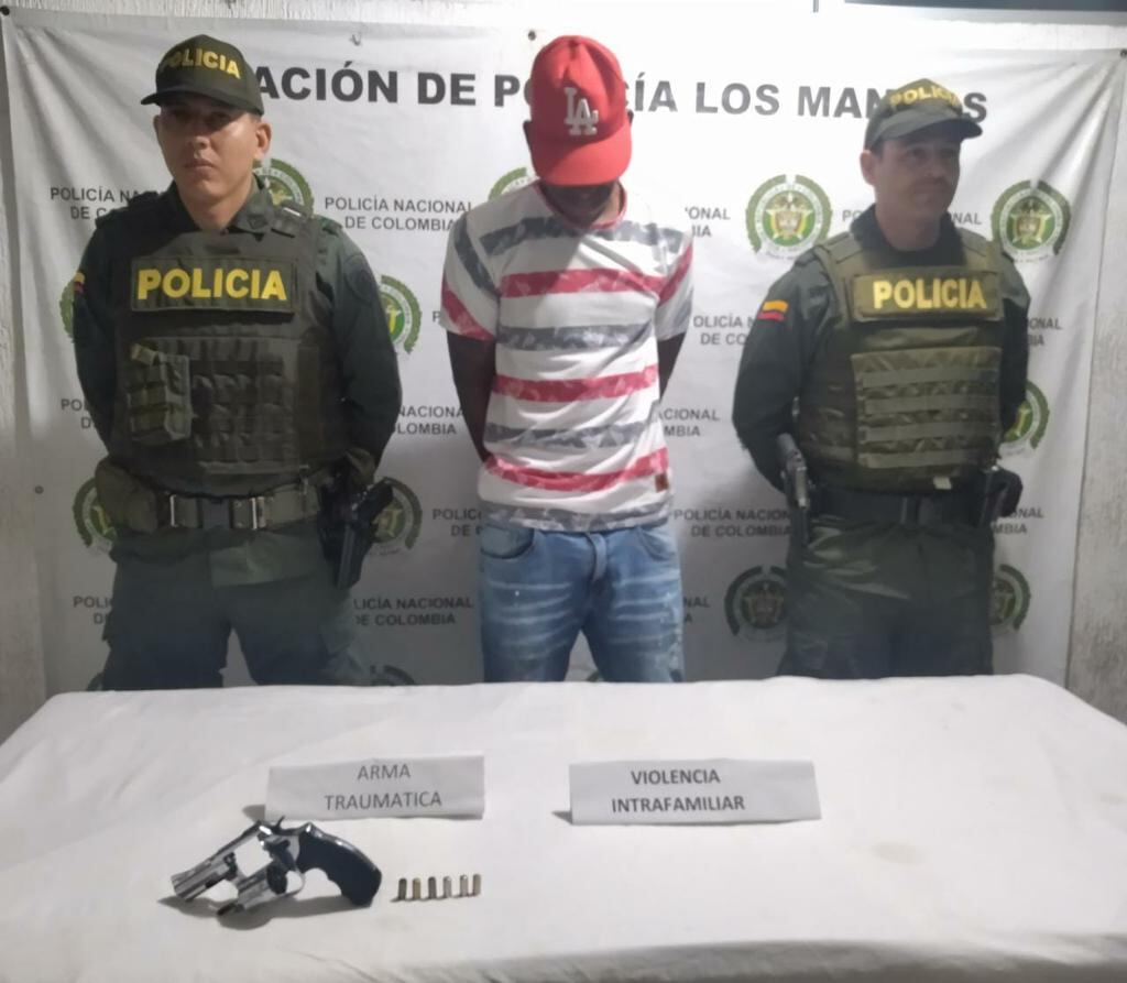 De la misma forma se dejó a disposición el arma traumática incautada.