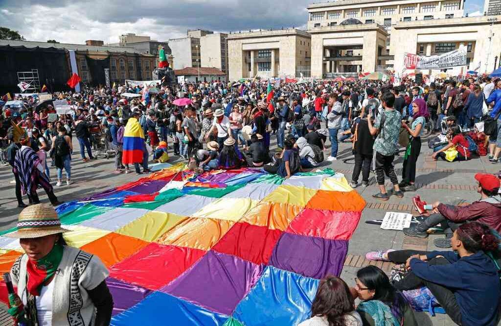 La Guardia Indígena aseguró que no permitiría violentos en las marchas, porque tendrían que rendir cuentas ante la justicia indígena. La jornada transcurrió en orden. Foto: León Darío Peláez