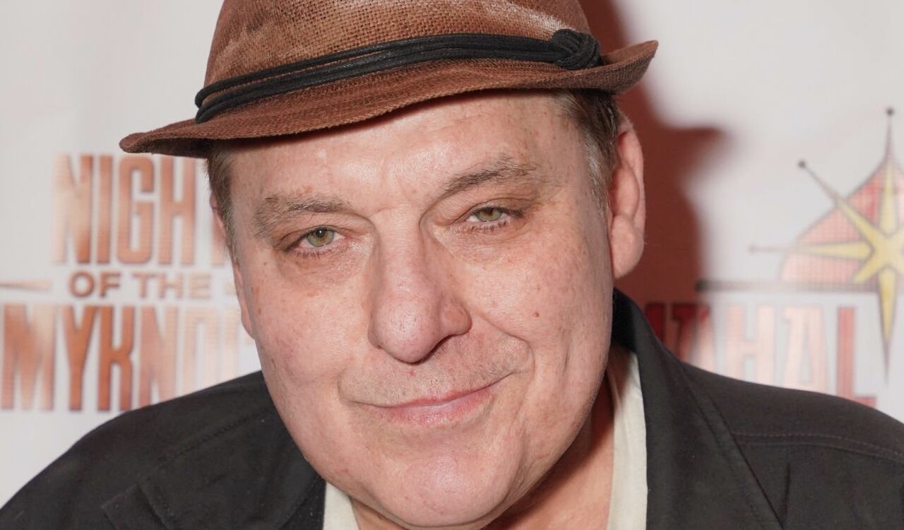 Esta es una de las últimas apariciones de Tom Sizemore en público. Fue en la premier mundial de la película Night of the Tommyknockers en noviembre de 2022.