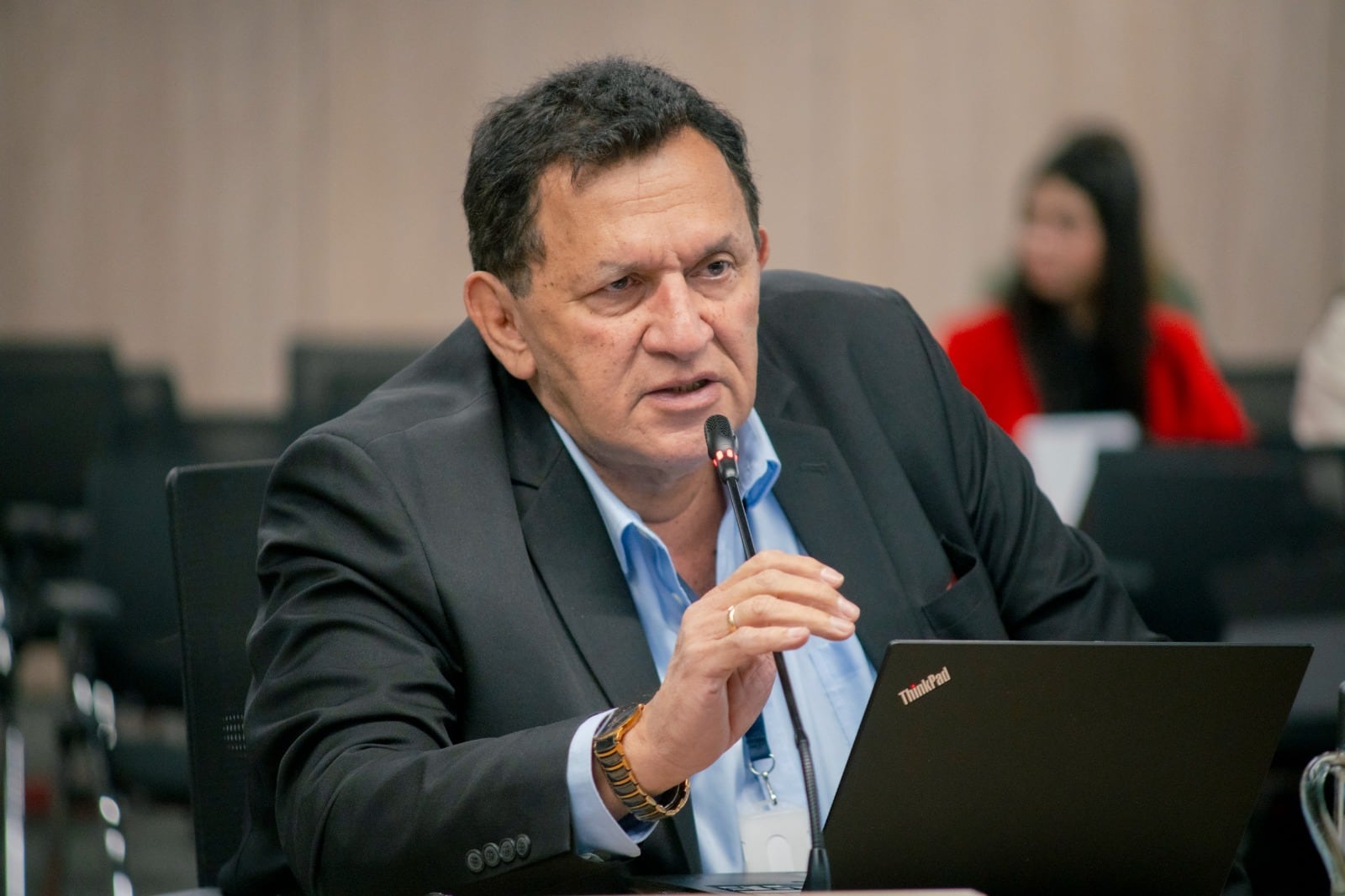 El excongresista Luis Fernando Almario enfrenta un juicio en la JEP por vínculos con las Farc.