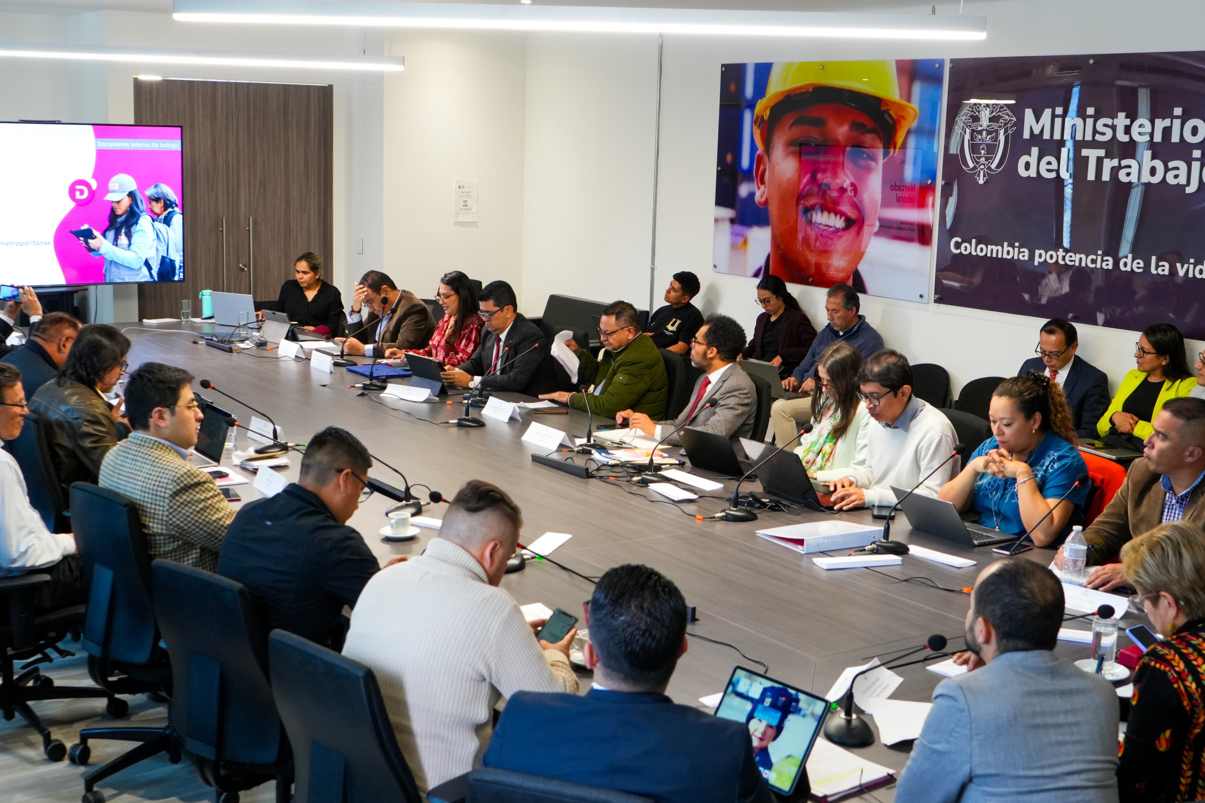 Reunión para definir alza del salario mínimo