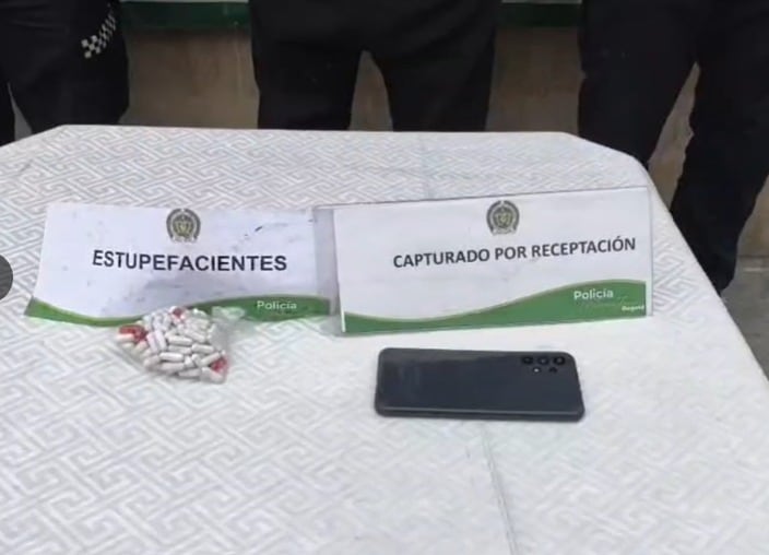 Policía de Bogotá captura a hombre con bazuco y celular hurtado en San Bernardo