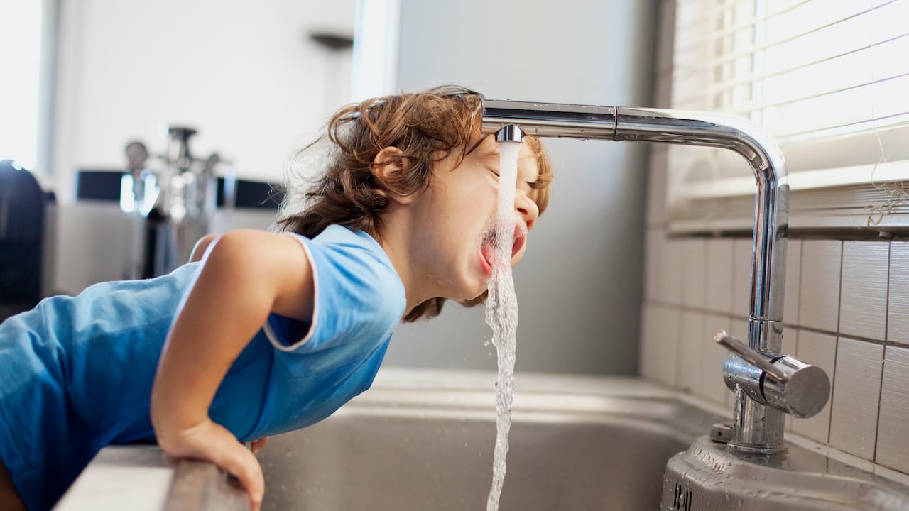 Conozca los riesgos de beber agua no potable (Imagen de referencia)
