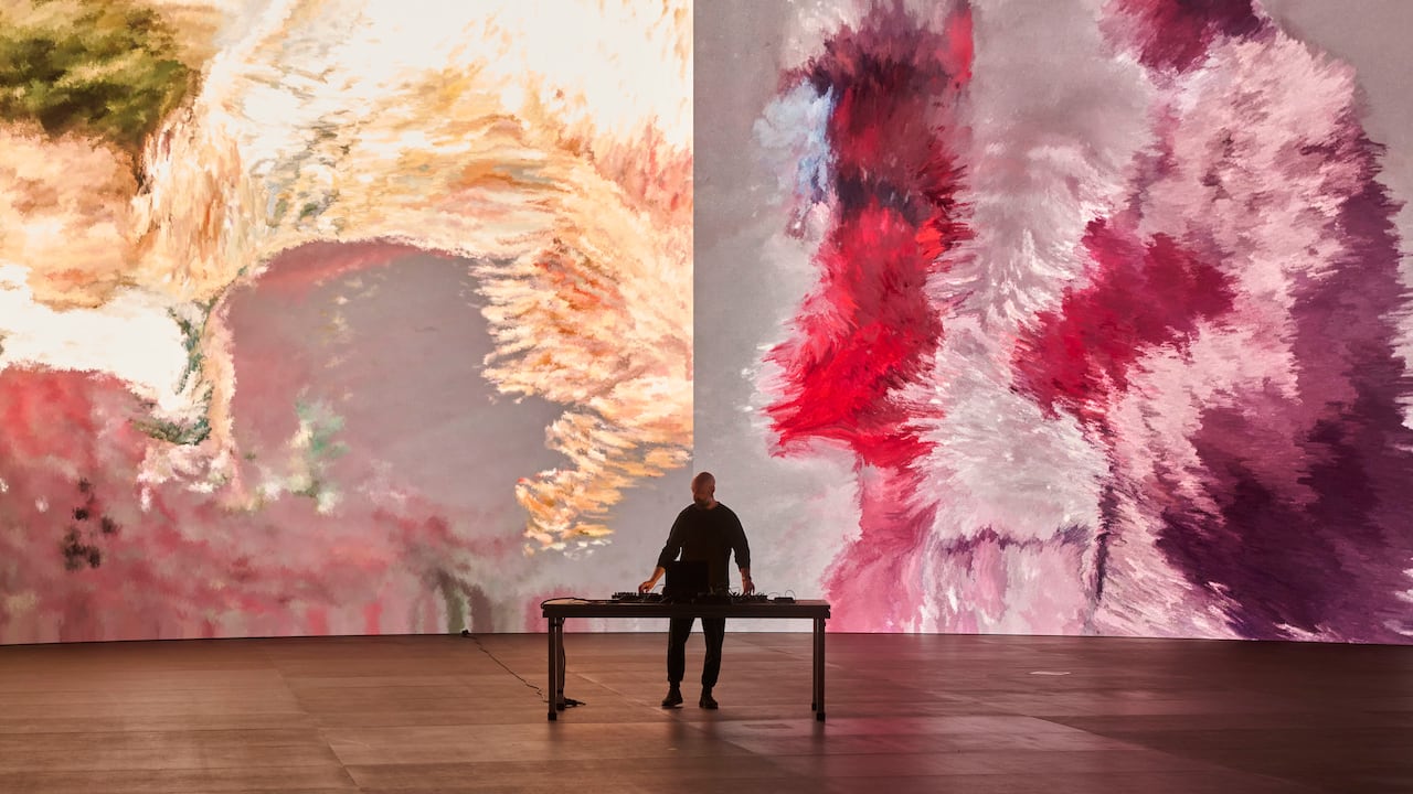 Luce, en vivo, en la Cinecitta.