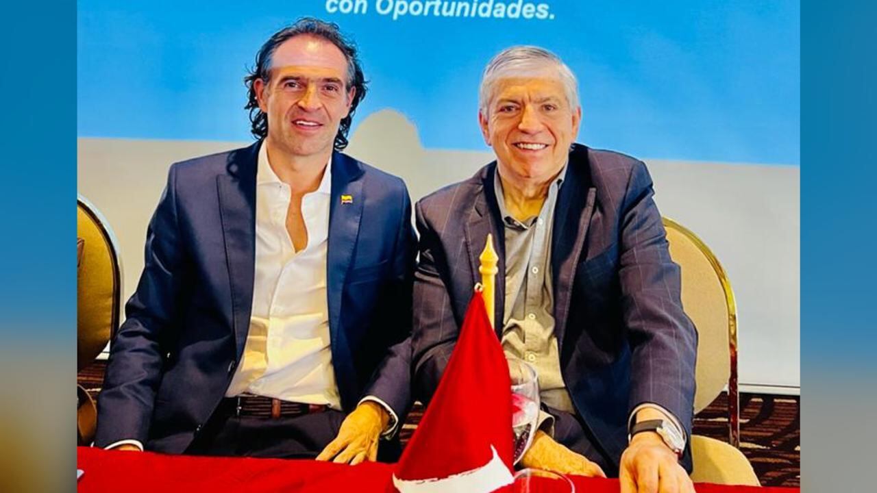 César Gaviria y Federico Gutiérrez, en reunión en el hotel Tequendama en Bogotá. 10/05/2022.