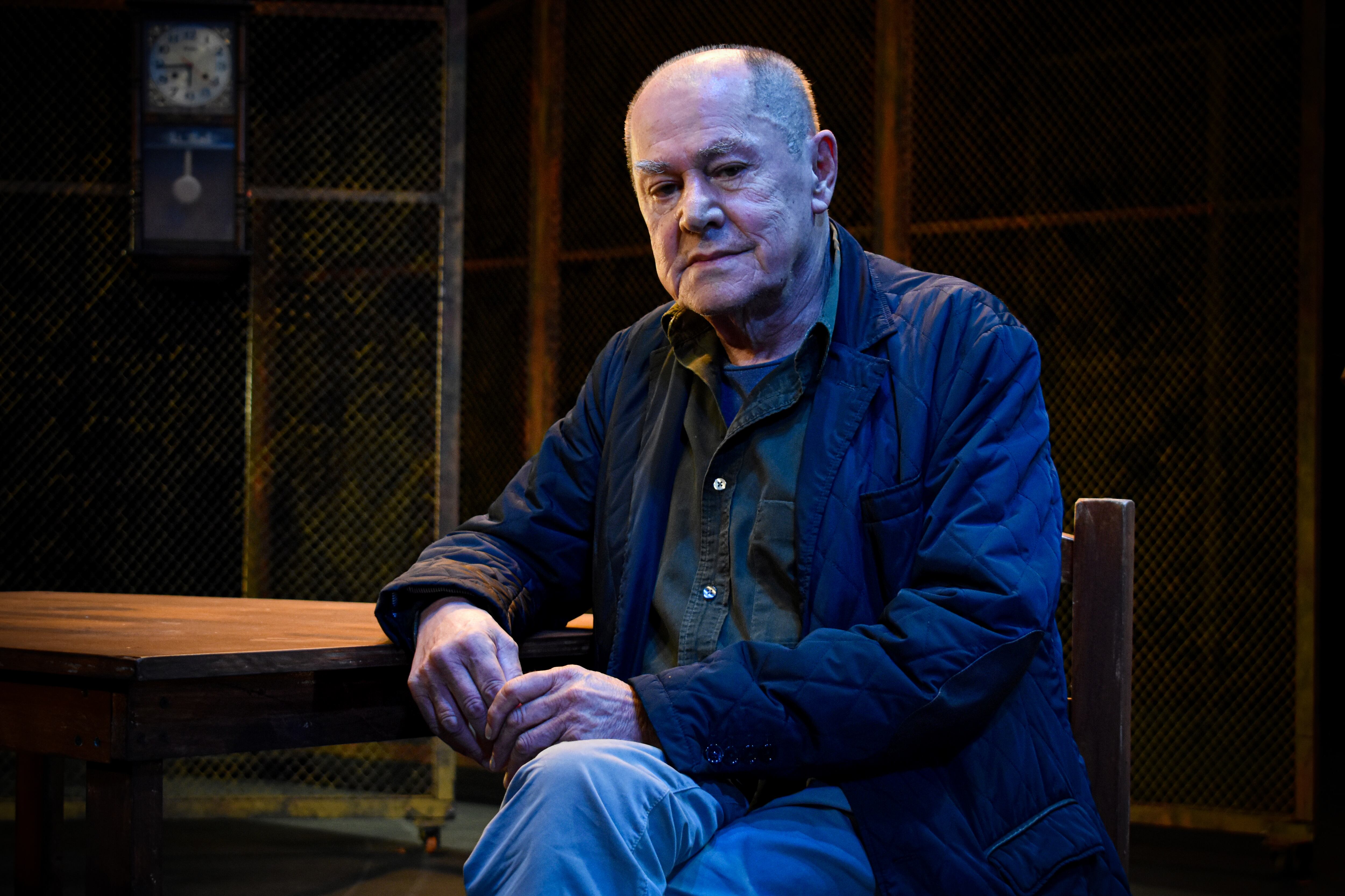 El Coronel no tiene quien le escriba Teatro Colón