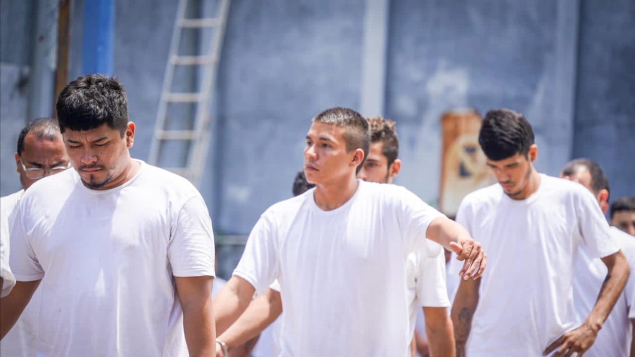 Los colombianos siguen detenidos mientras se llevan a cabo las investigaciones. Foto: Twitter. Fiscalía General El Salvador @fgr_sv.