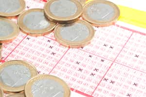 Miles de personas sueñan con ganar la lotería