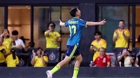 Samuel Velásquez celebrando su gol con Colombia, ante Perú, en amistoso fecha Fifa.