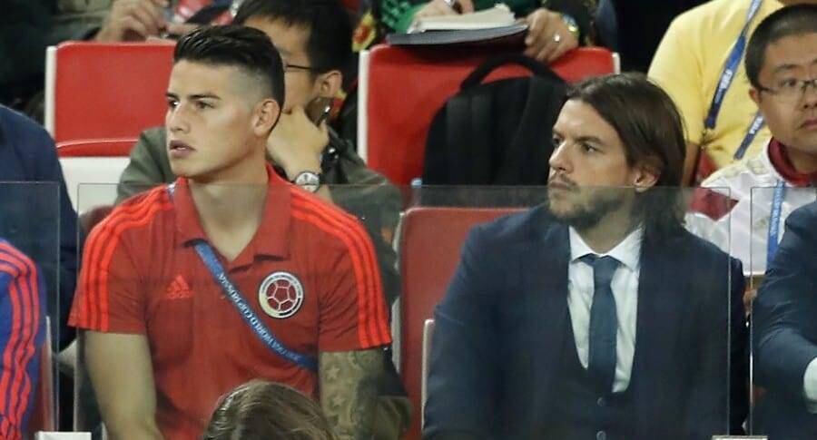 Pascual Lezcano al lado de James Rodríguez en el Mundial de Rusia 2018.