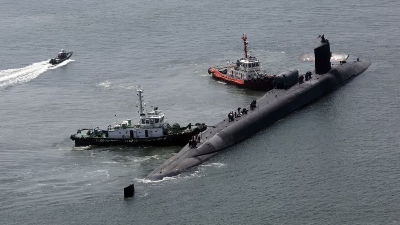 Este es el submarino nuclear USS Michigan que llegó a Corea del Sur.