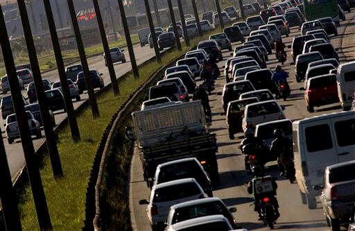 La ciudad fue construida sobre una base en forma de avión que apunta al sureste. El terreno originalmente era árido e inhóspito. 