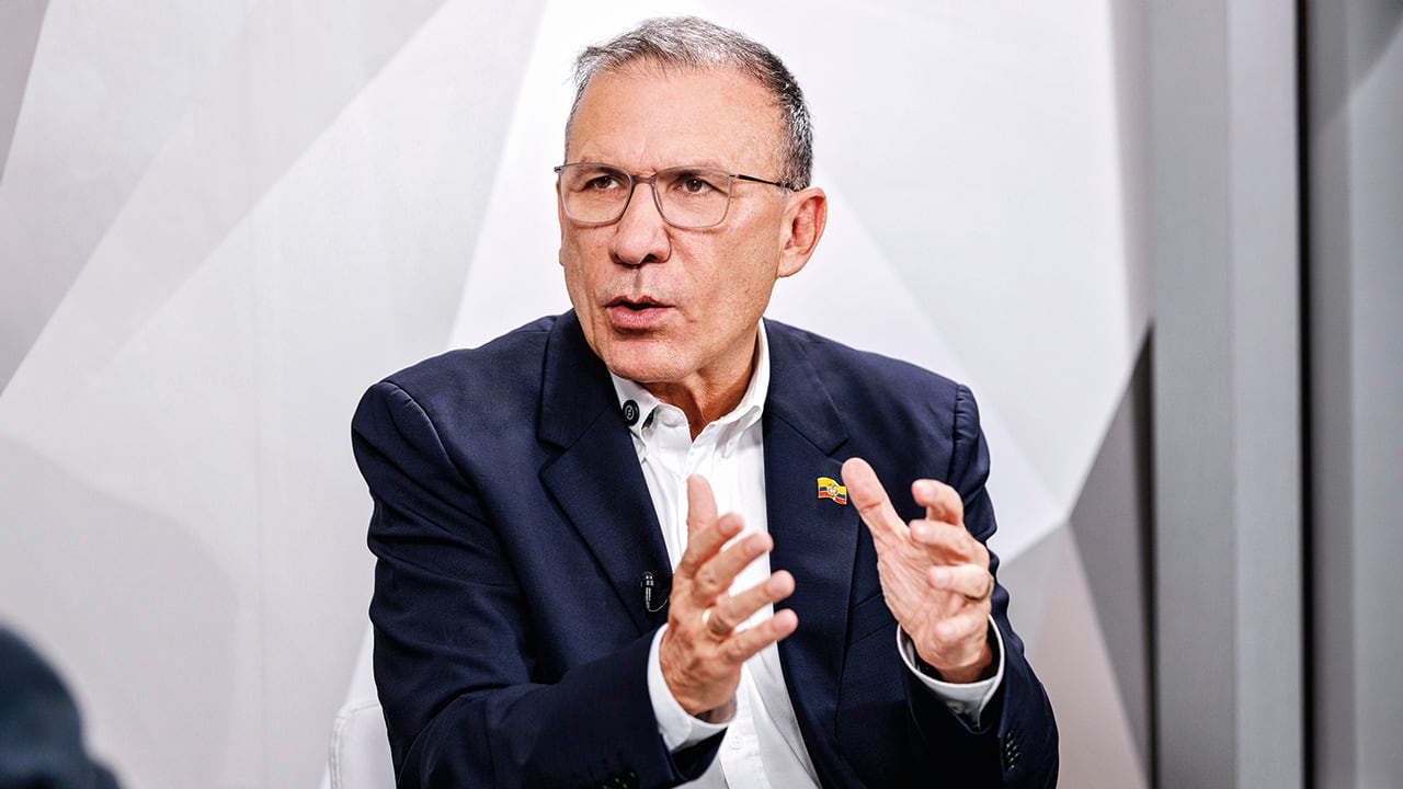 Entre las afinidades con Cepeda, Barreras destaca: “Le hicimos oposición con Petro y Gustavo Bolívar al Gobierno del Centro Democrático que prometió hacer trizas la paz”.