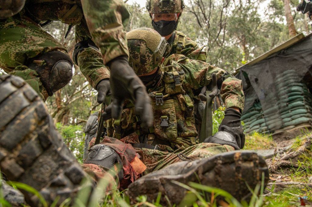 Así entrena un enfermero de guerra en Colombia