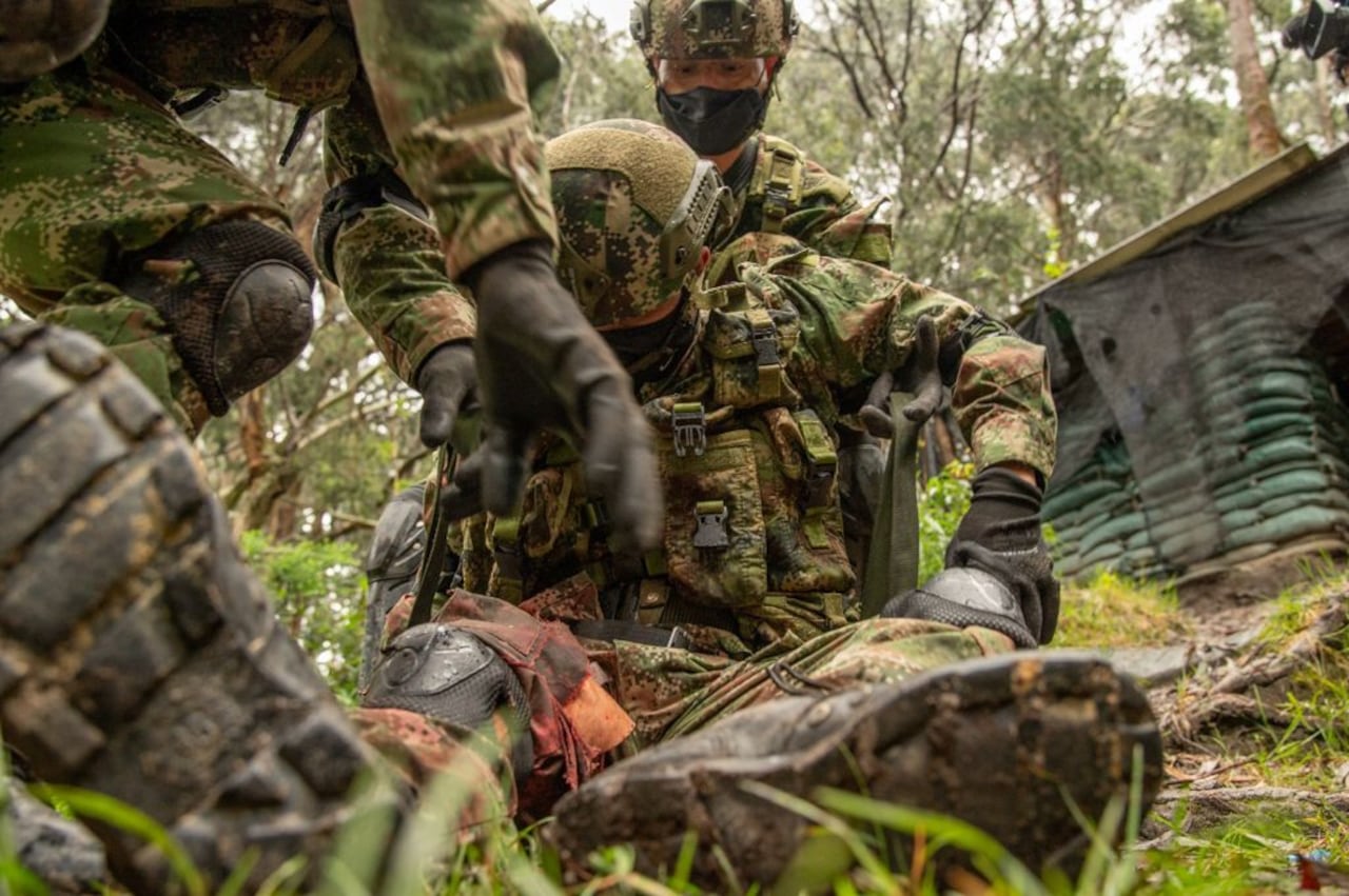 Así entrena un enfermero de guerra en Colombia