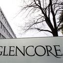 Después de tres semanas de suspense, Xstrata y Glencore, ambos domiciliados en el paraíso fiscal de Zoug, en el centro de Suiza, finalizaron los términos de su fusión aplazada desde hace meses.