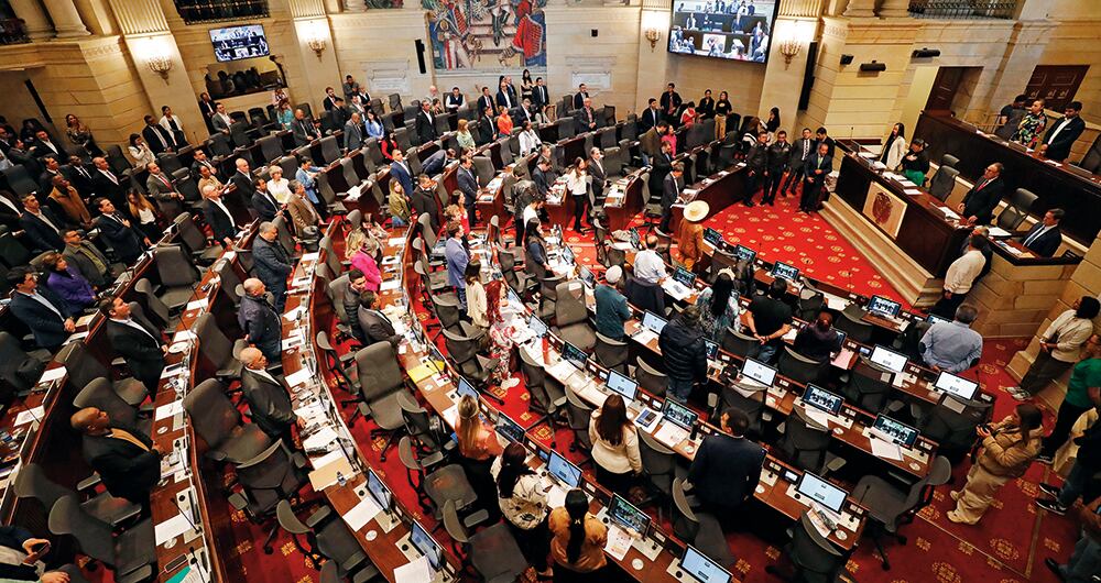 El congresista que más condecoraciones ha hecho es el senador Iván Name, casi todas ellas atribuidas a su función como presidente del Senado. Los costos de esos galardones los asume cada equipo legislativo.