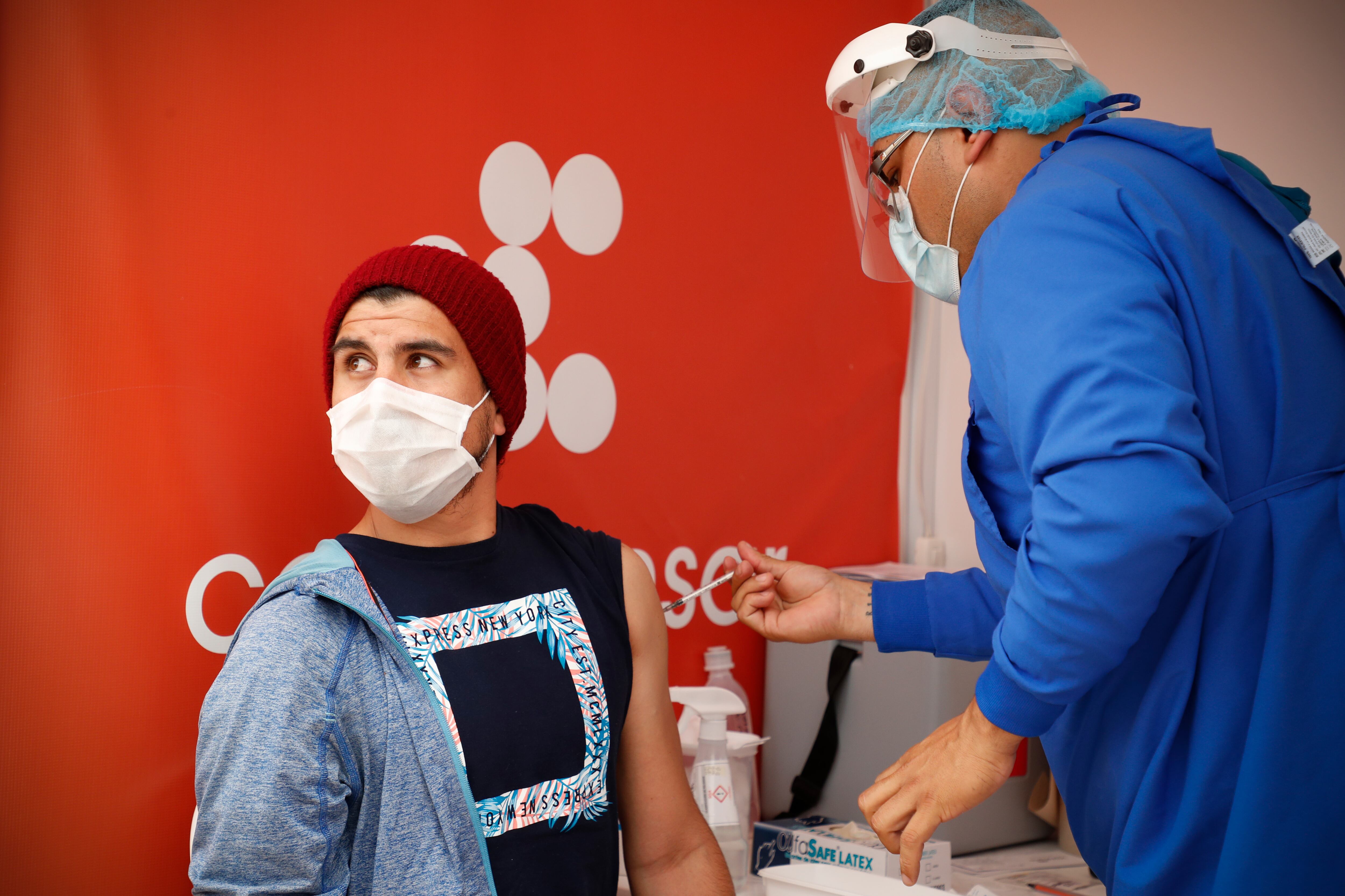 Aplicacion  de la vacuna de Moderna  contra covid-19 primeras dosis a personas mayores de 30 años en Compensar
Bogota julio 28 del 2021
Foto Guillermo Torres Reina / Semana