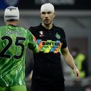 Ospina y Dzeko pudieron continuar el partido entre Inter y Napoli, disputado en el Giuseppe Meazza de Milán