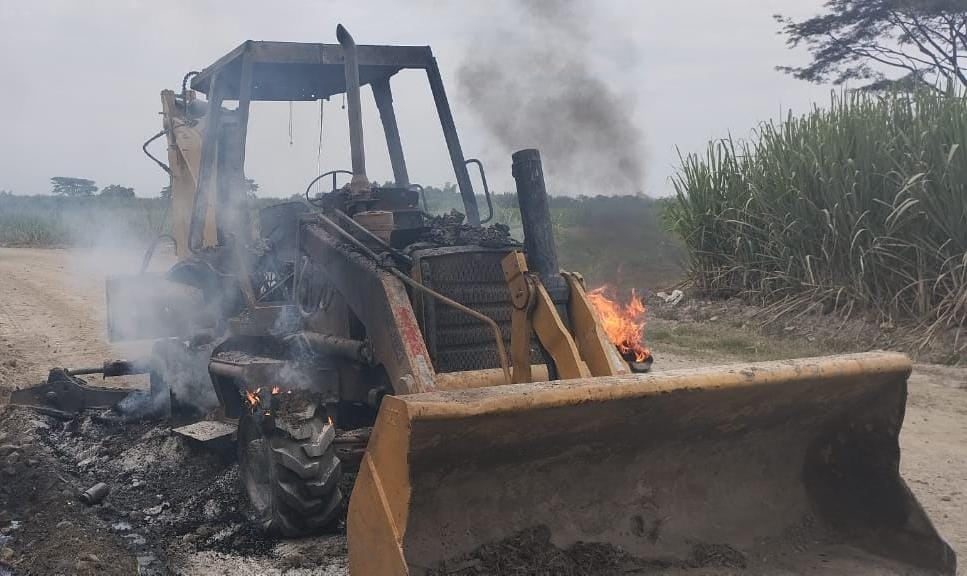 Quema de maquinaria en Padilla, norte del Cauca