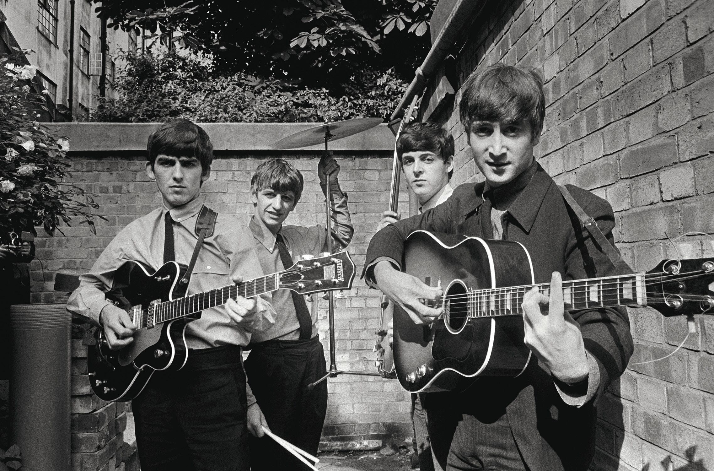 Terry O'Neill tomó el primer retrato de The Beatles durante la grabación de 'Please Please Me' en los estudios Abbey Road, en Londres, en enero de 1961. (Cortesía DirecTV)