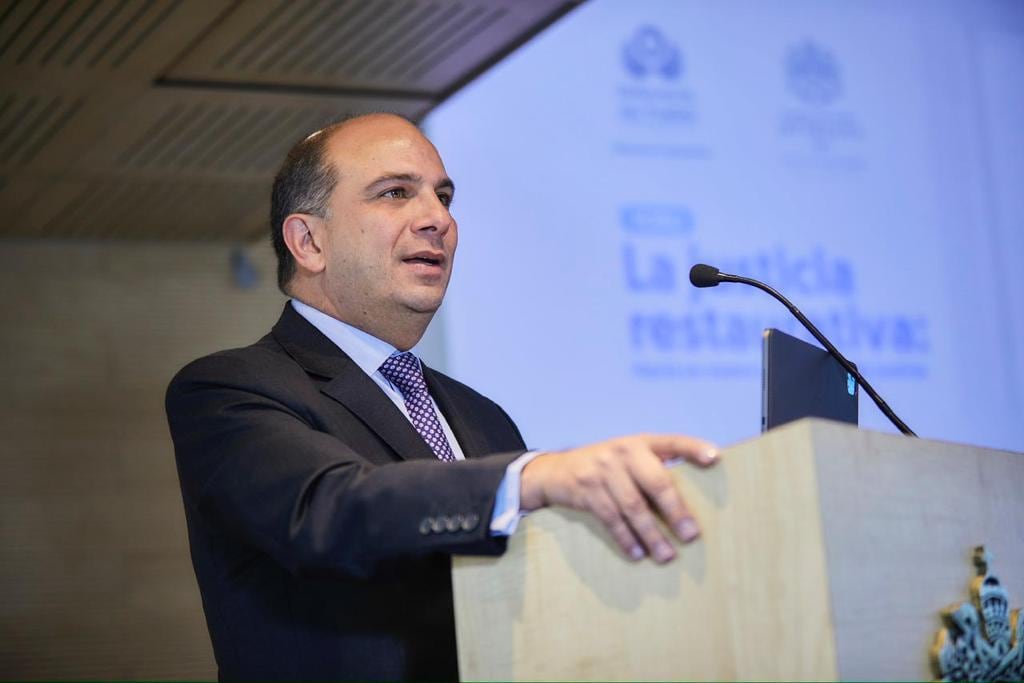 Defensor del Pueblo, Carlos Camargo en el foro 'La justicia restaurativa: hacia un nuevo paradigma de justicia', organizado por la Defensoría del Pueblo y la Universidad Javeriana.