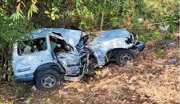 El conductor de la camioneta al parecer intentó adelantar otro vehículo.