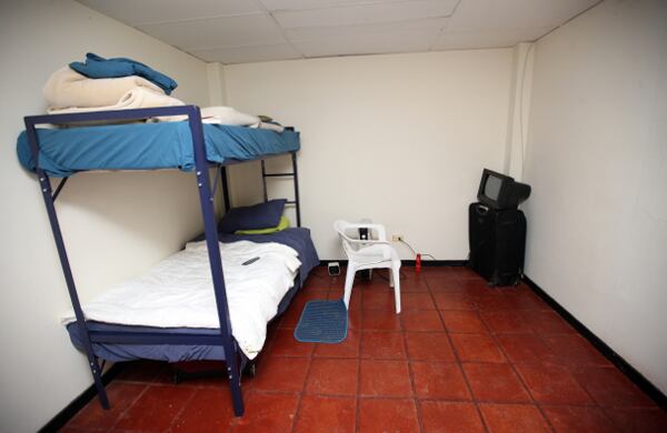 Una de las cuatro habitaciones  de la casa.