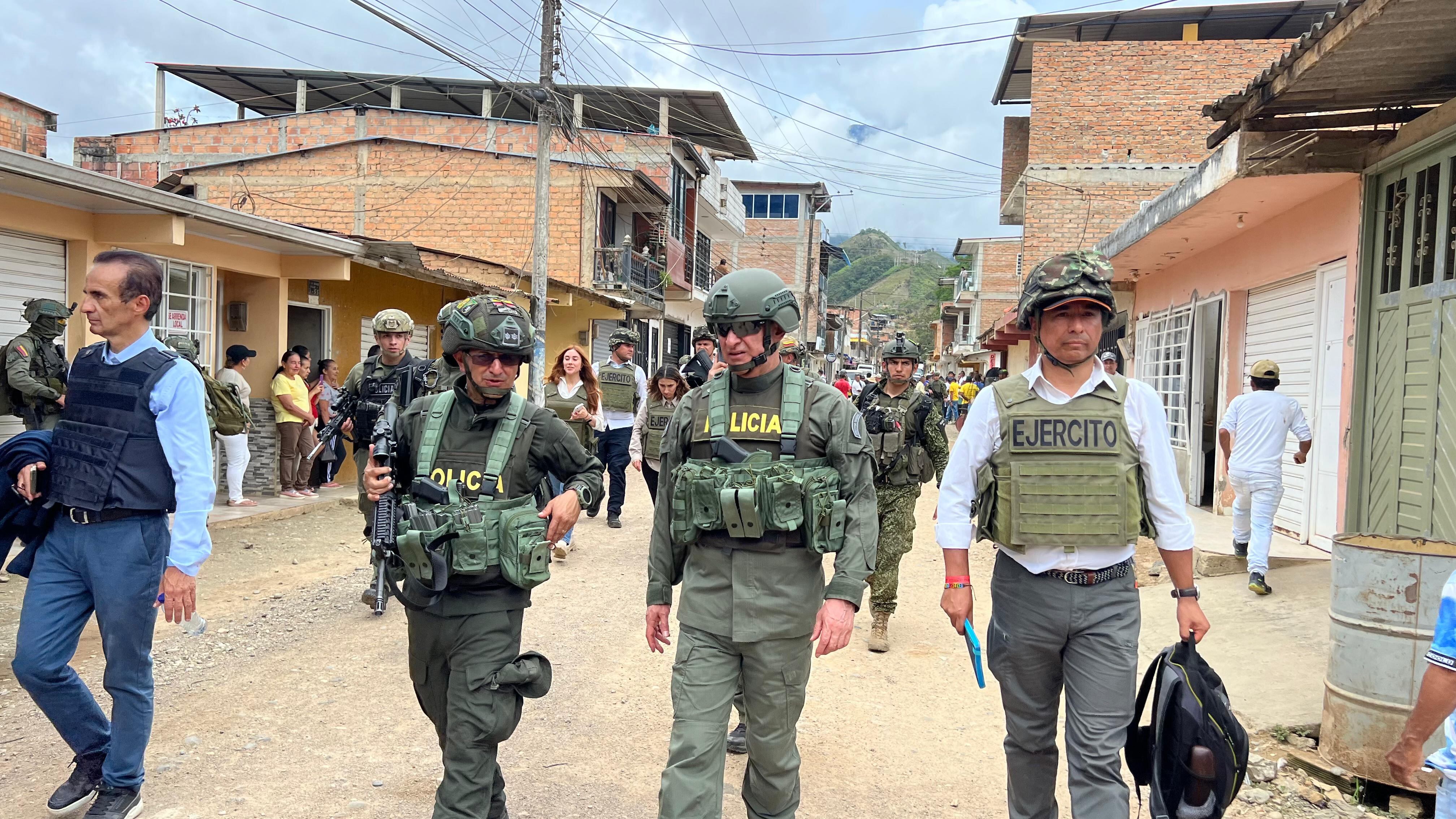 Desde el Plateado, Cauca, nuestras tropas continúan desplegadas en la ofensiva de la Operación Perseo, manteniendo las labores de seguridad para el restablecimiento de los derechos de la población y garantizando la libre movilidad. Foto cortesía Mindefensa.