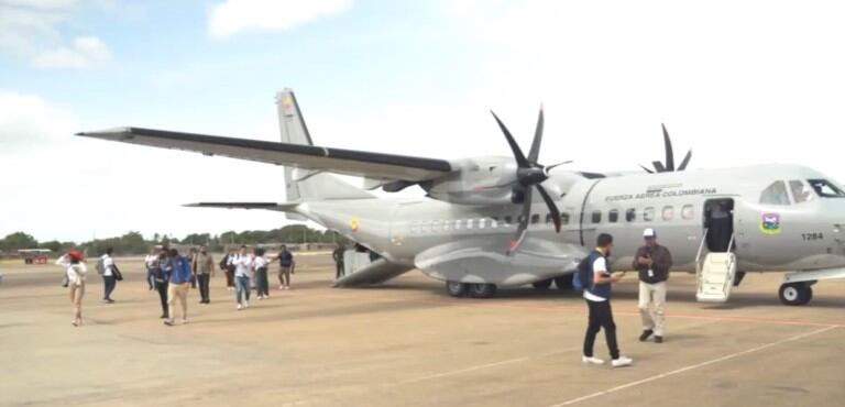 Aviones que llegaron a municipios de la Guajira, para el acto de entrega de carrotanques