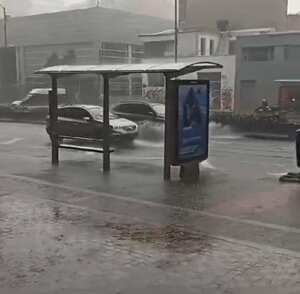 En algunos sectores de Bogotá cayó granizo.