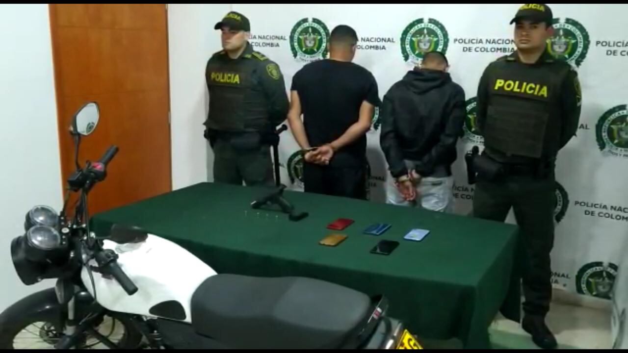 Los hurtos quedaron registrados en cámaras de seguridad.