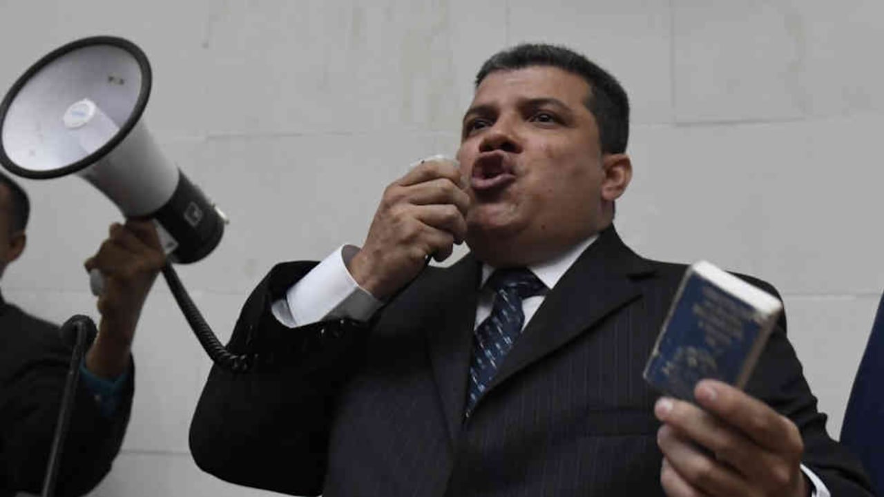 Luis Parra, el polémico político que hoy se declaró presidente de la Asamblea.