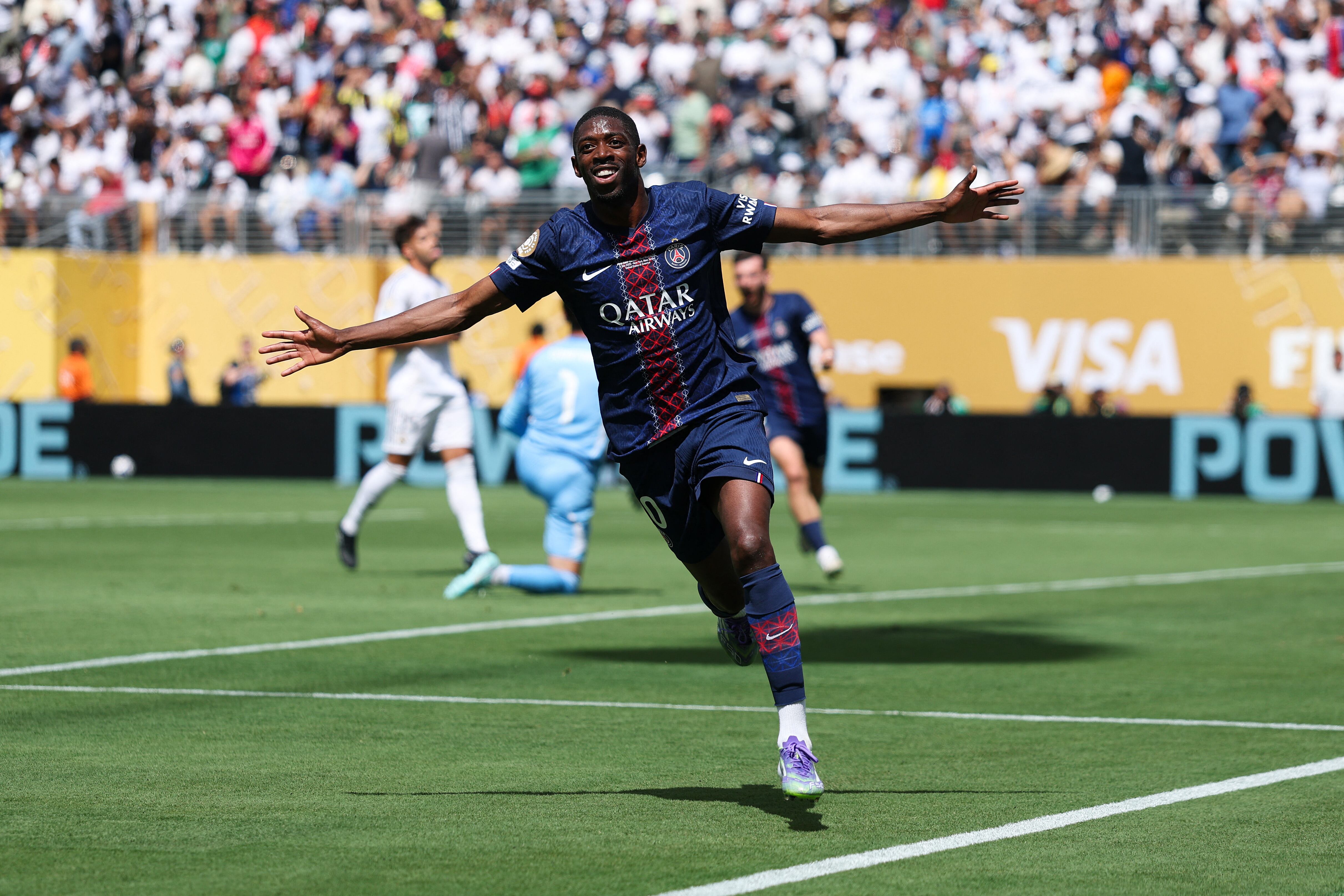 Ousmane Dembelé celebrando su anotación.