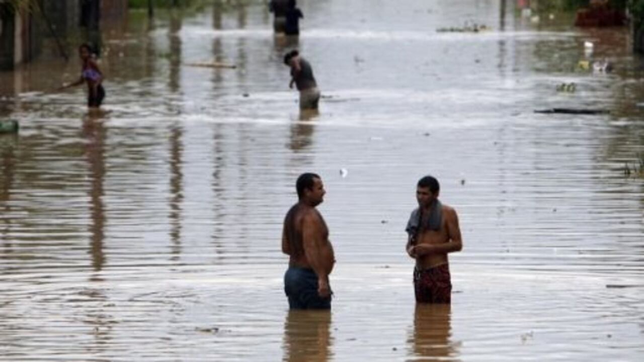 El 26 de enero de 2010 una temporada de lluvias azotó la zona de Cusco en Perú. Por las inundaciones miles de personas quedaron damnificadas, se destruyeron las carreteras y decenas de hectáreas de cultivos afectados.