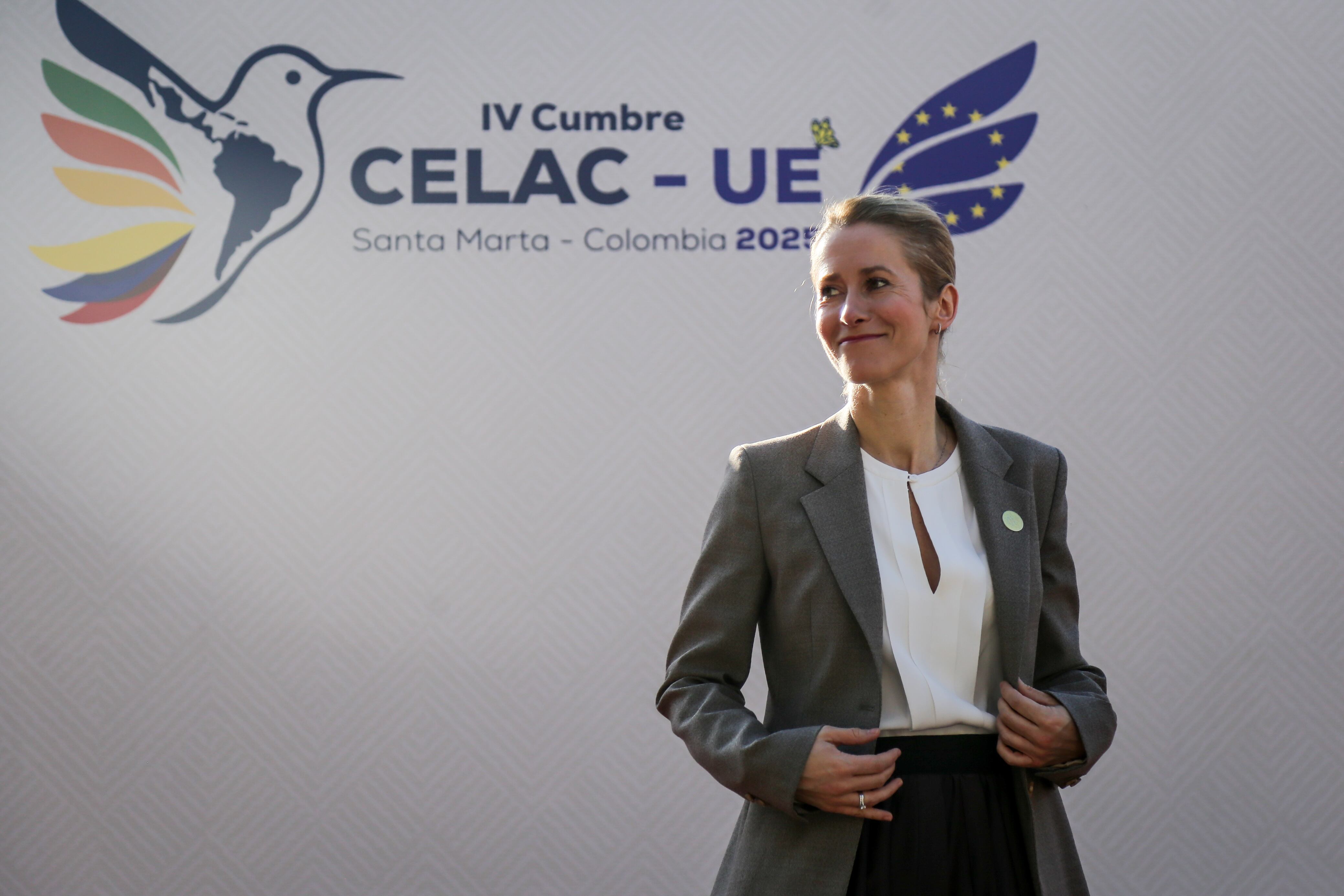 En el Centro de Convenciones Estelar Santamar llegan los jefes de delegación para participar en la IV Cumbre CELAC- UE. En la imagen Kaja Kallas, responsable diplomática de la Unión Europea.
