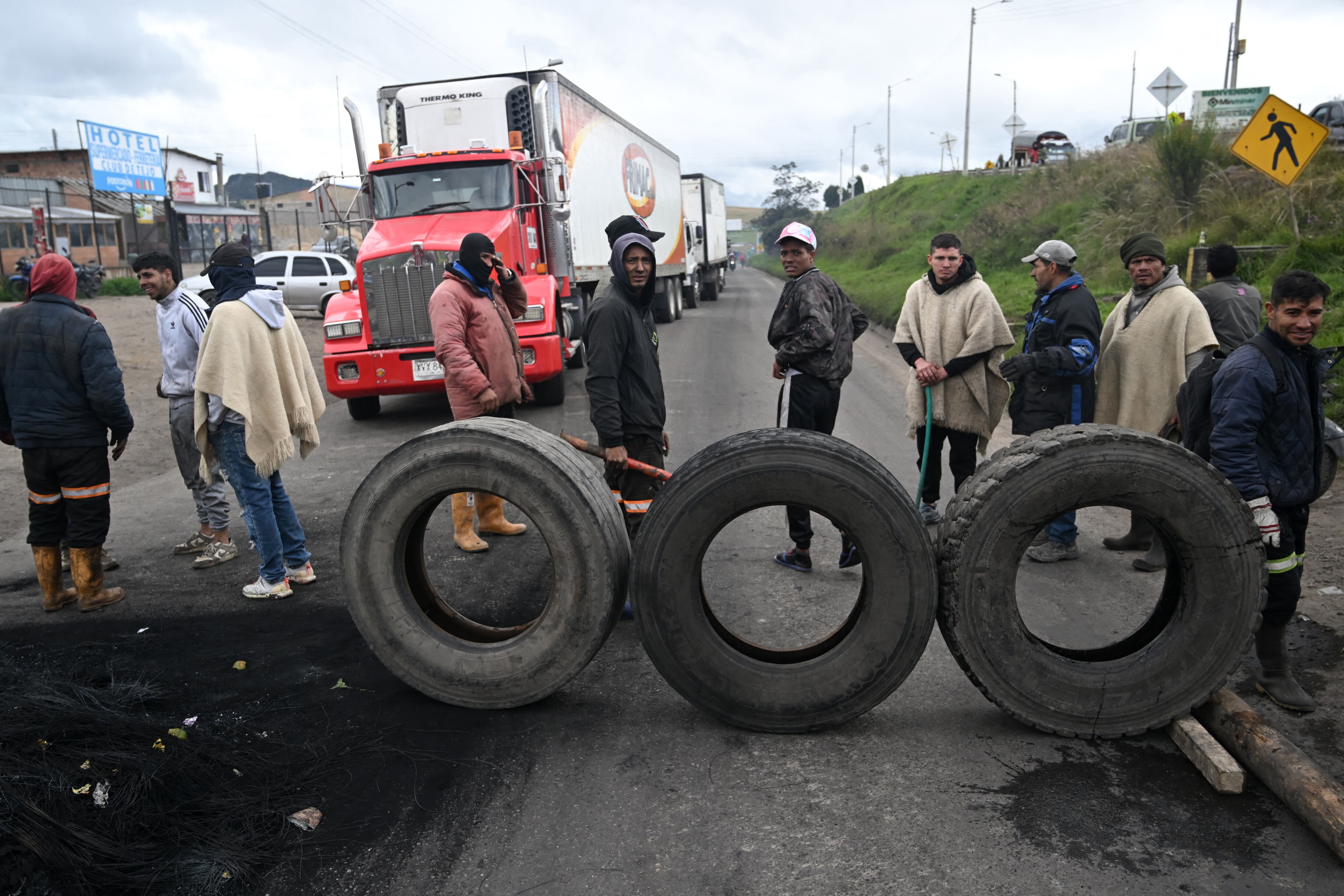 Los mineros siguen concentrados en las vías de Boyacá. Gobernación de Boyacá  les hizo un llamado para que abran las vías en modo pare-siga al menos tres veces al día, para reducir el impacto negativo en la economía.