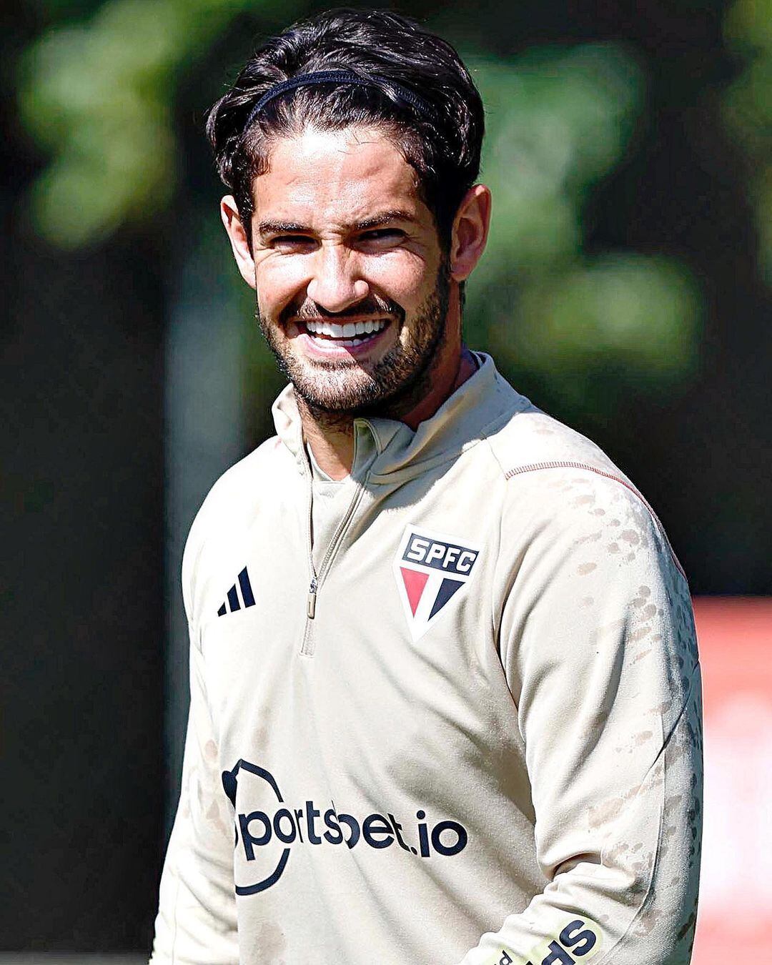 Alexandro Pato será compañero de James Rodríguez si firma con Sao Paulo.