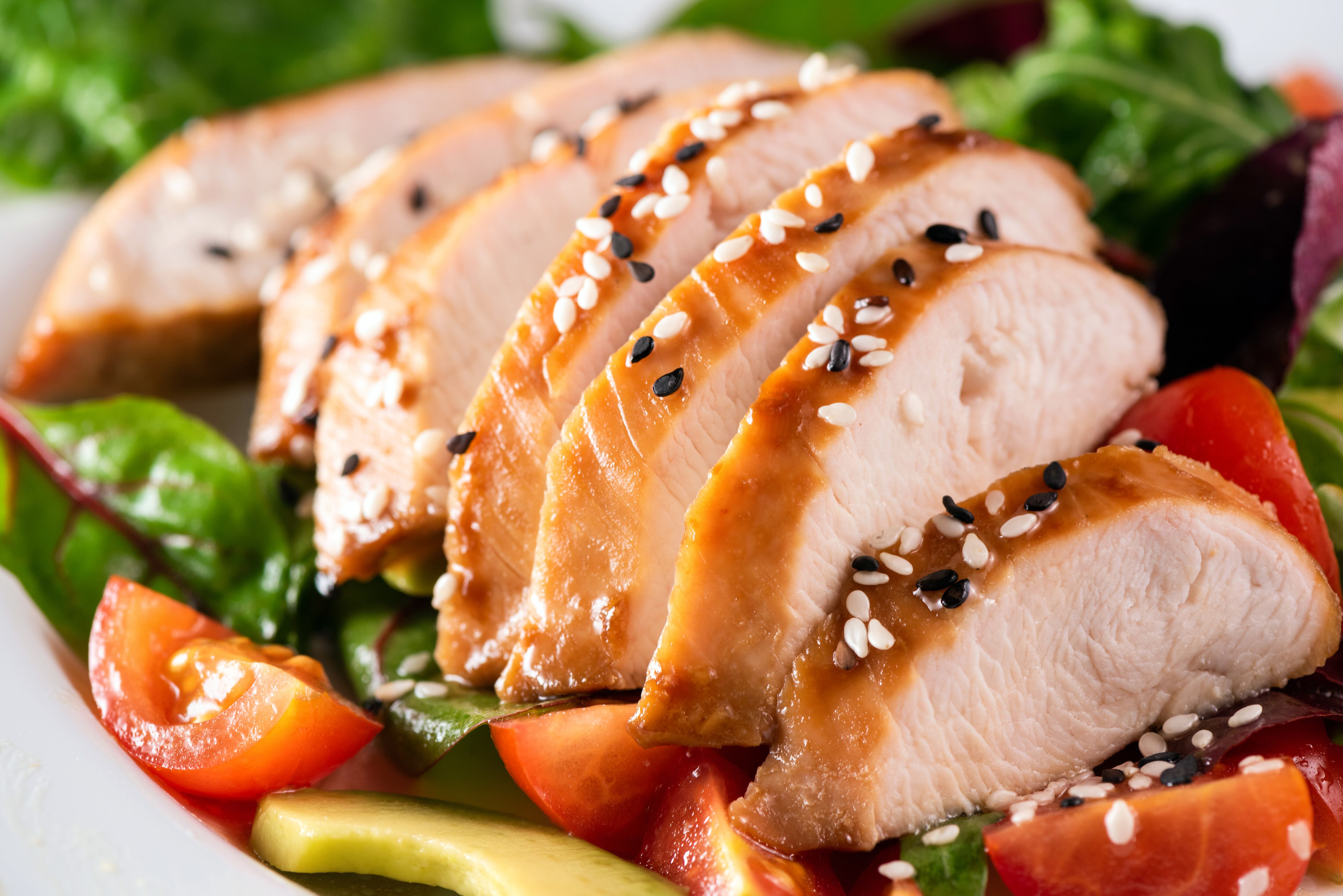 Por posible contaminación bacteriana, marca de pavo procesado debió retirar sus productos del mercado