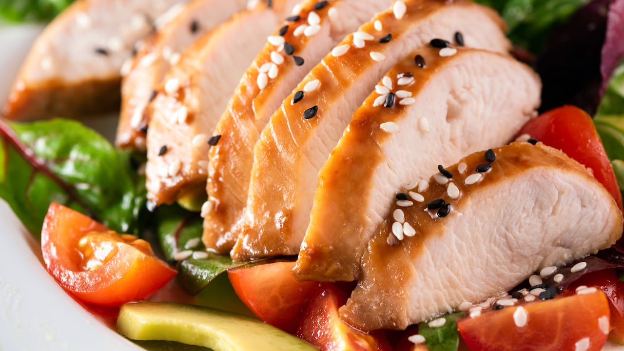 Por posible contaminación bacteriana, marca de pavo procesado debió retirar sus productos del mercado