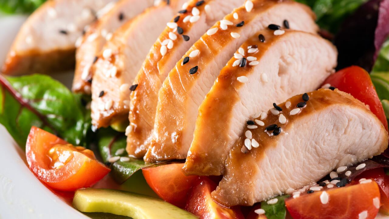 Por posible contaminación bacteriana, marca de pavo procesado debió retirar sus productos del mercado