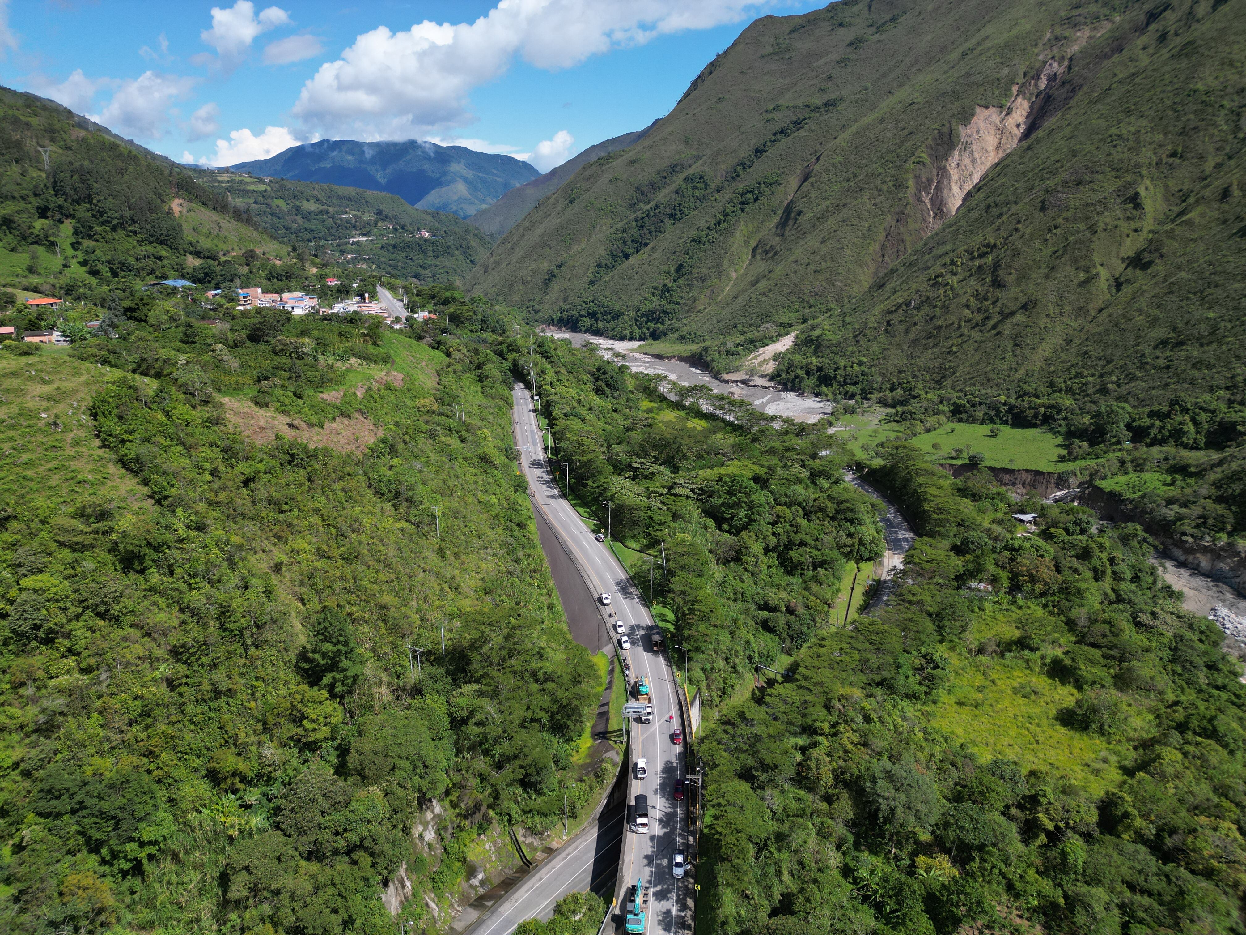 Desastre en Quetame, Cundinamarca 
via al llano