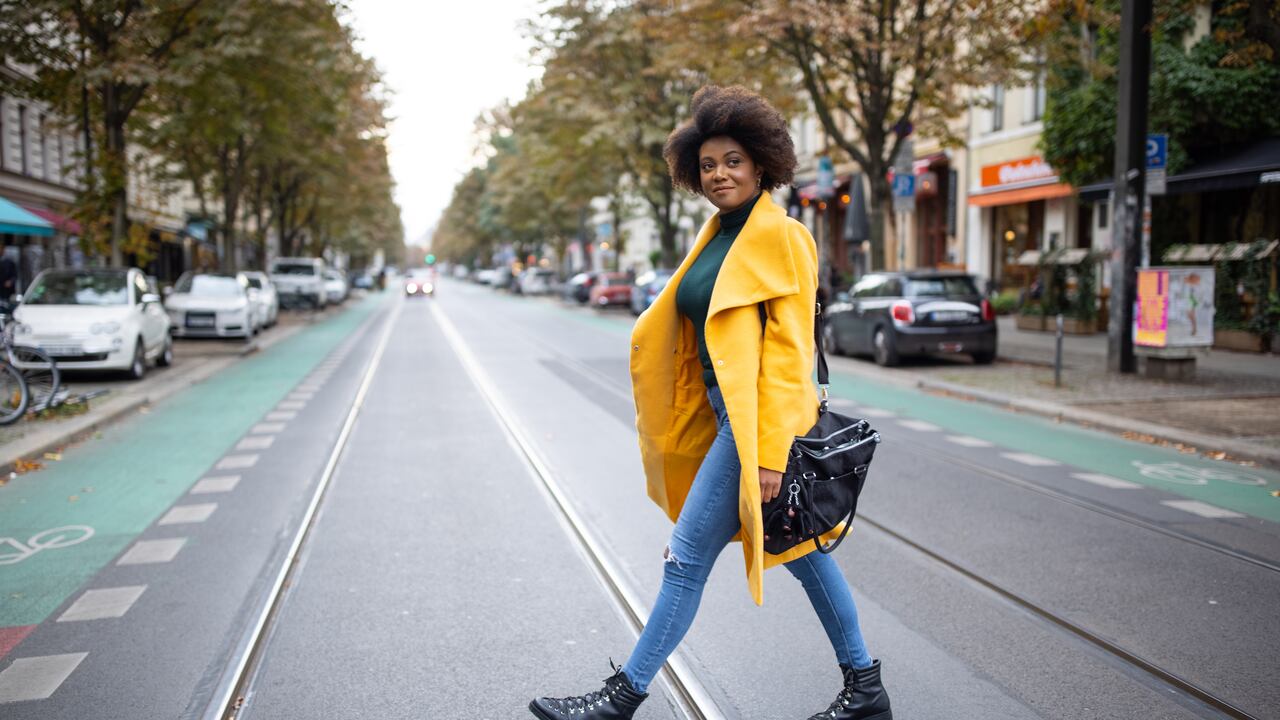 Caminar es una de las actividades que más ayuda a cuidar la salud.