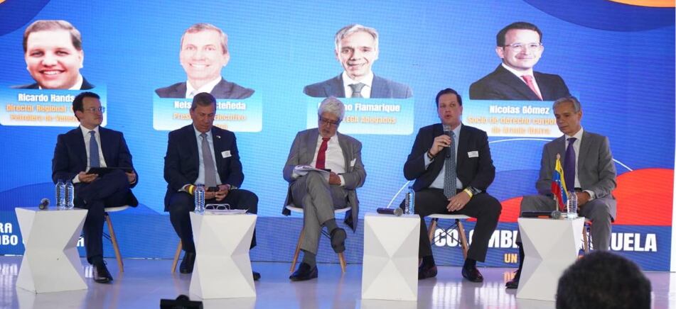 El seminario Colombia y Venezuela: un nuevo futuro, fue organizado por la Cámara de comercio colombo venezolana.