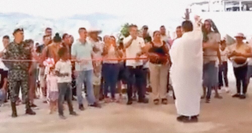   En algunas de estas inauguraciones hubo presencia de la Iglesia católica, que ahora señala que nunca apoyaron o financiaron a las disidencias de las Farc. 