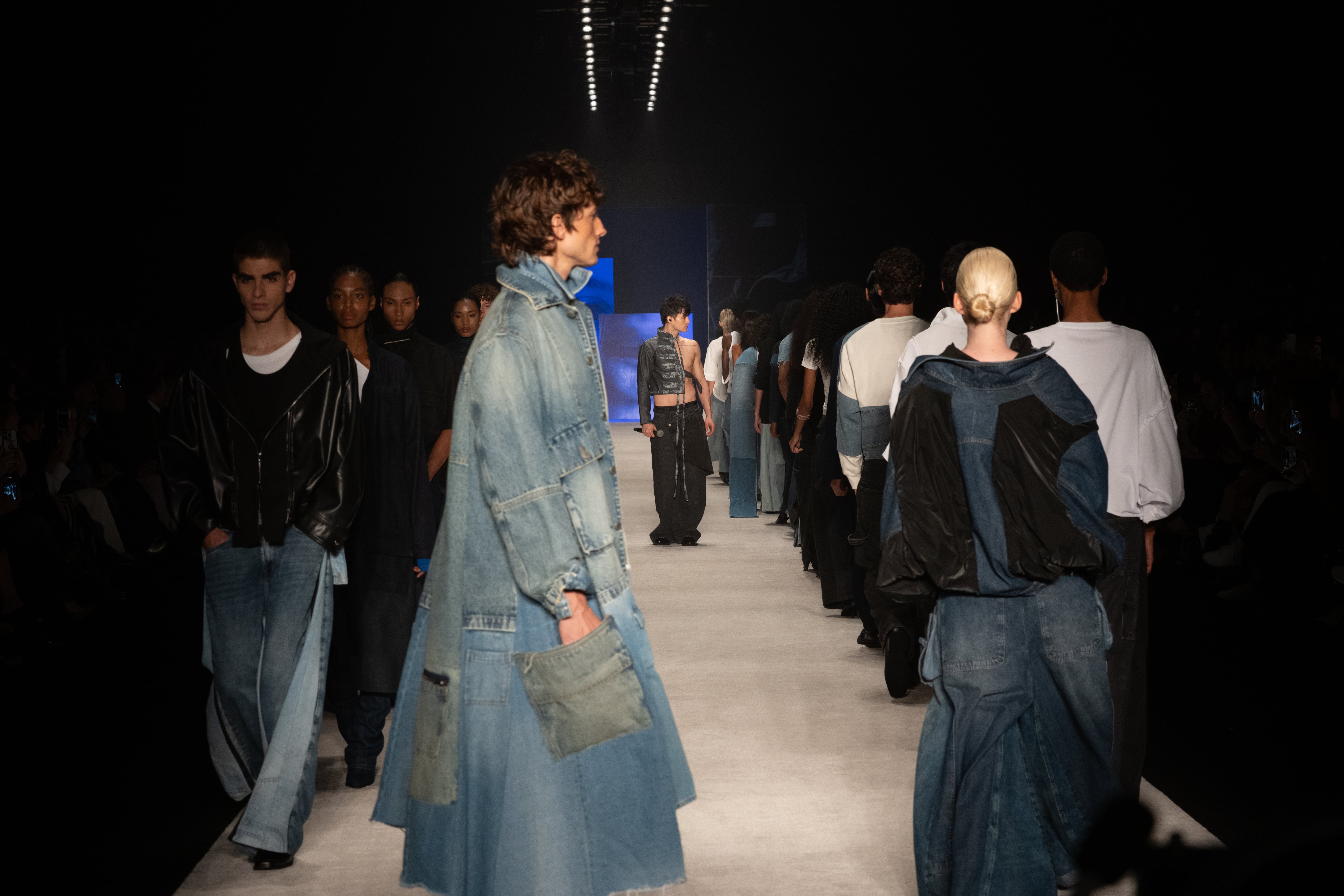 Pasarela de Alejandro Crocker en Bogotá Fashion Week 2026, Colección Transparencia.