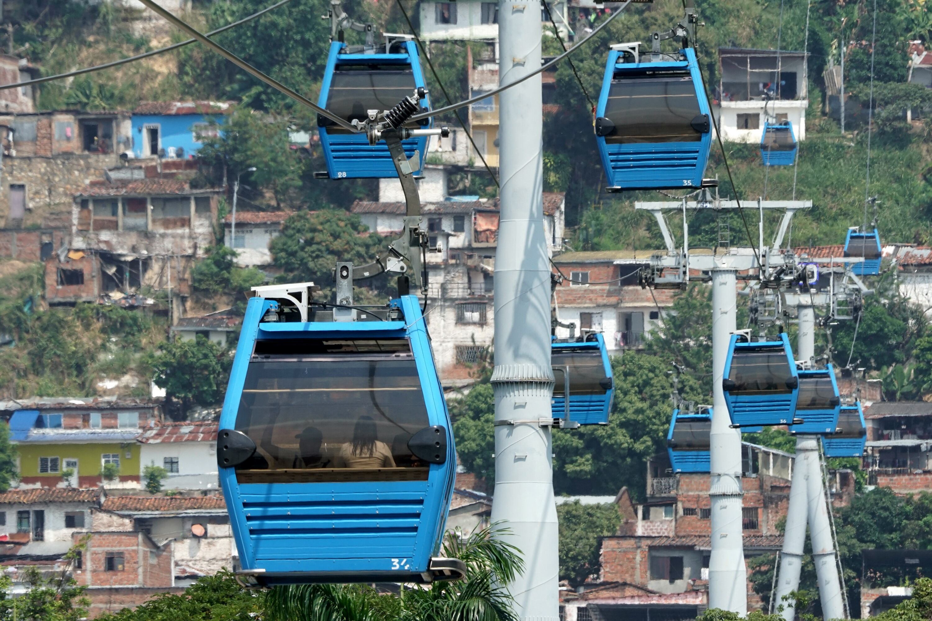 Hace 10 años, Cali puso en marcha, el sistema MIO Cable, que permitió conectar a la Comuna 20 con el resto de la ciudad. Este ha reducido los tiempos de desplazamiento de los residentes del sector y ha abierto oportunidades de desarrollo social, cultural y económico. Foto Jorge Orozco.